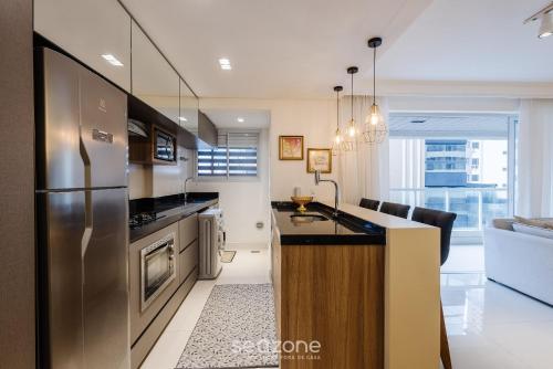 sophisticated 3br apt 200m from beach seo0702