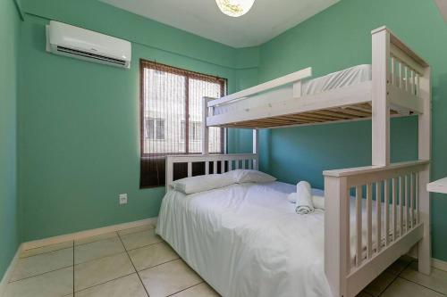 apartment 110m from ingleses beach eve0104