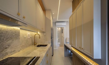 apart with barbecue 600m from the beach aqt0604