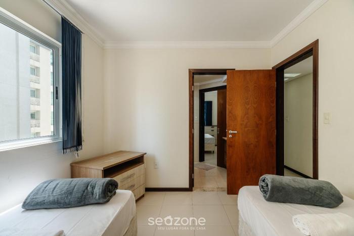 seaview apt w bbq 50m from beach att0602