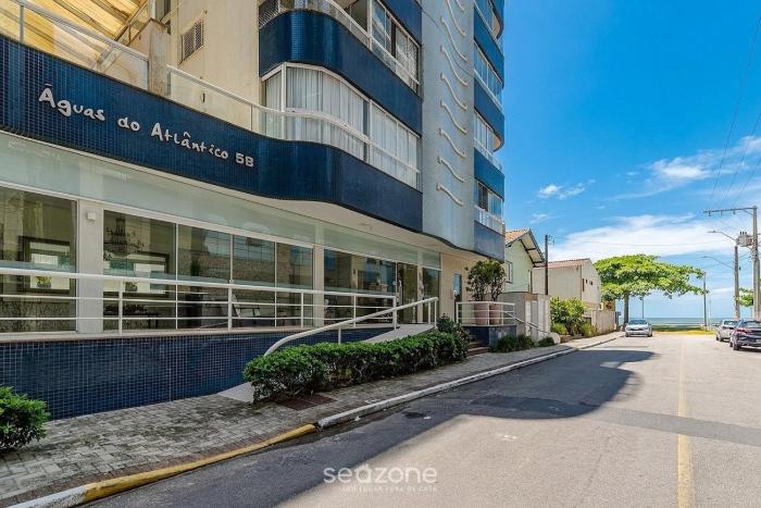 seaview apt w bbq 50m from beach att0602