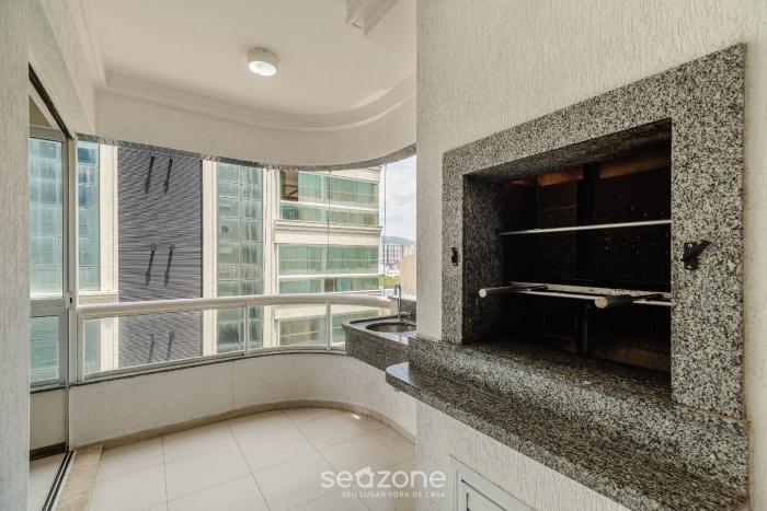 seaview apt w bbq 50m from beach att0602