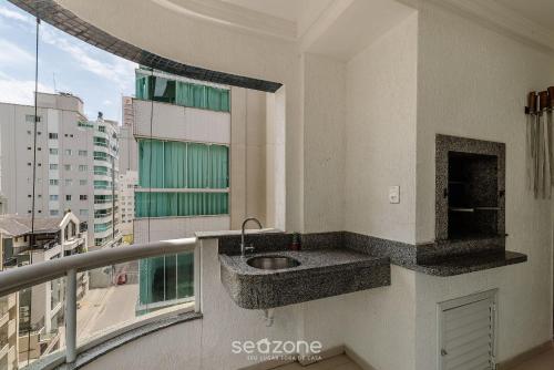 seaview apt w bbq 50m from beach att0602