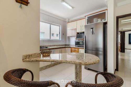 seaview apt w bbq 50m from beach att0602