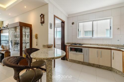 seaview apt w bbq 50m from beach att0602