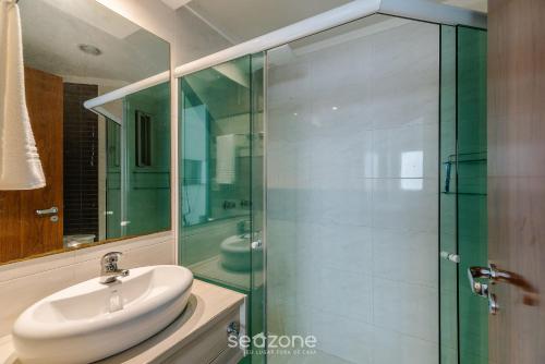 seaview apt w bbq 50m from beach att0602