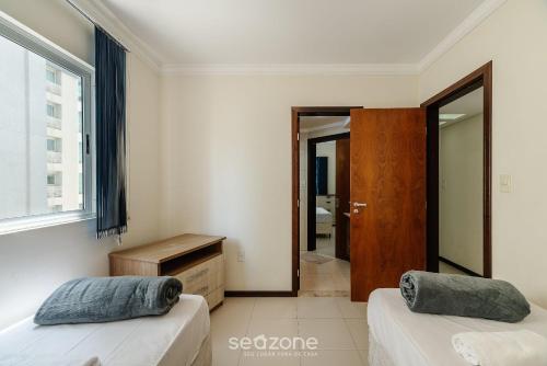 seaview apt w bbq 50m from beach att0602