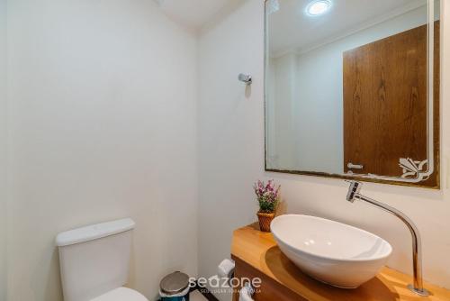 seaview apt w bbq 50m from beach att0602