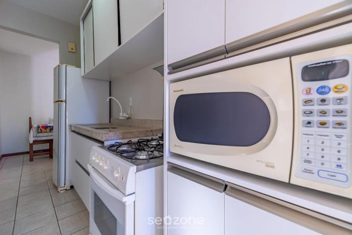 apt w balcony 150m from sea meia praia rcb405