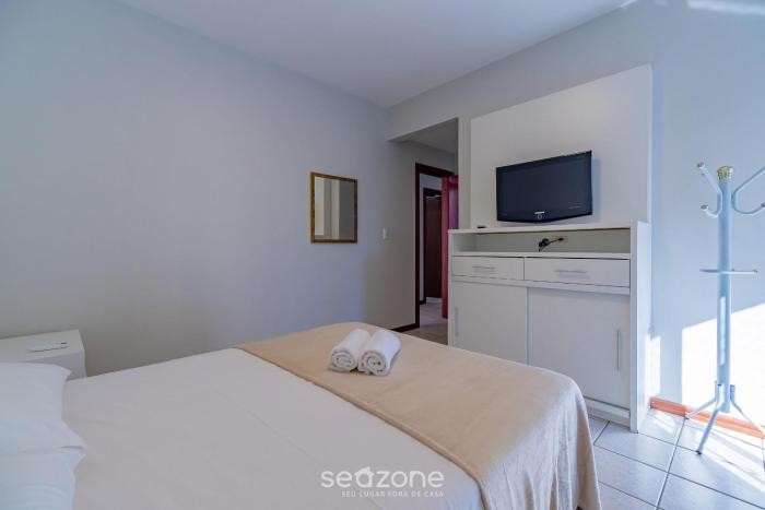 apt w balcony 150m from sea meia praia rcb405