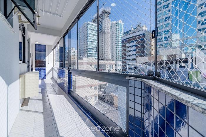 apt w balcony 150m from sea meia praia rcb405