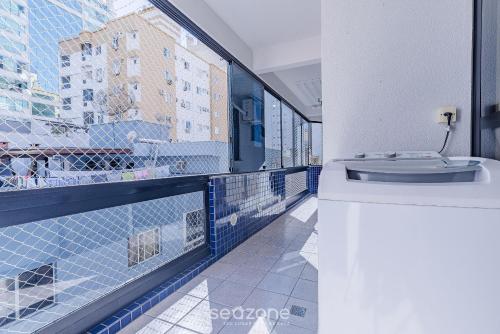 apt w balcony 150m from sea meia praia rcb405
