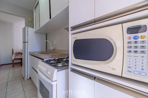 apt w balcony 150m from sea meia praia rcb405