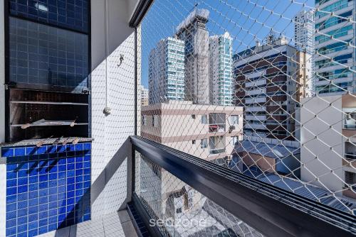 apt w balcony 150m from sea meia praia rcb405