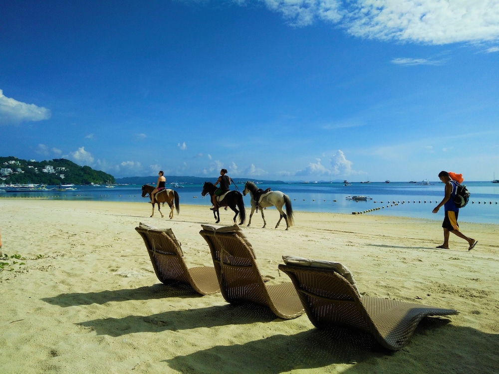 aissatou beach resort