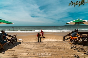 2br apt with bbq in meia praia mlo0601