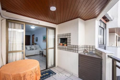 apt w balcony seafront in meia praia ceo0104