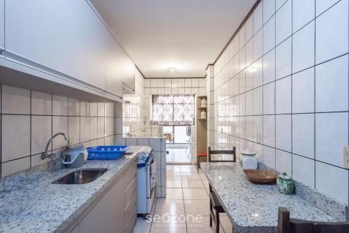 apt w balcony seafront in meia praia ceo0104