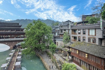 fenghuang yiquan river view bandb