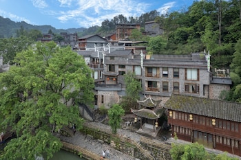 fenghuang yiquan river view bandb