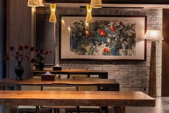 Fenghuang Yiquan River View B&B,,4 star