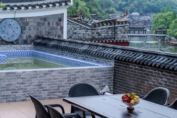 fenghuang yiquan river view bandb