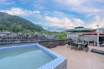 fenghuang yiquan river view bandb