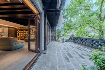 fenghuang yiquan river view bandb