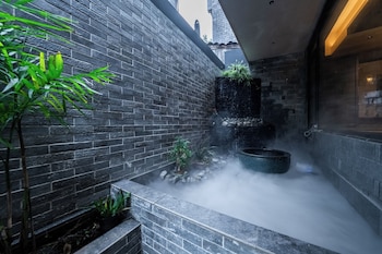 fenghuang yiquan river view bandb