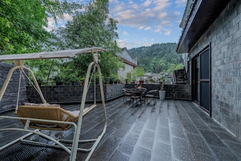 fenghuang yiquan river view bandb