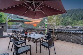 fenghuang yiquan river view bandb