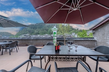 fenghuang yiquan river view bandb