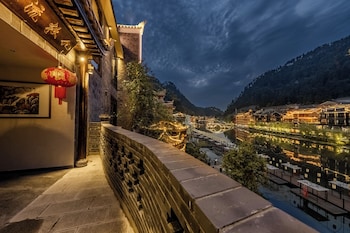 fenghuang yiquan river view bandb