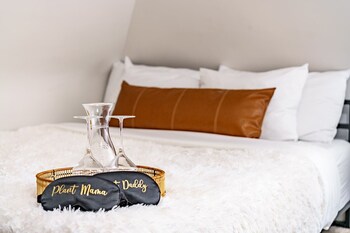 Jungle House Boutique Residences – Downtown Columbus & Short North,,5 star