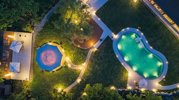 yunfu mid hill resort hotel