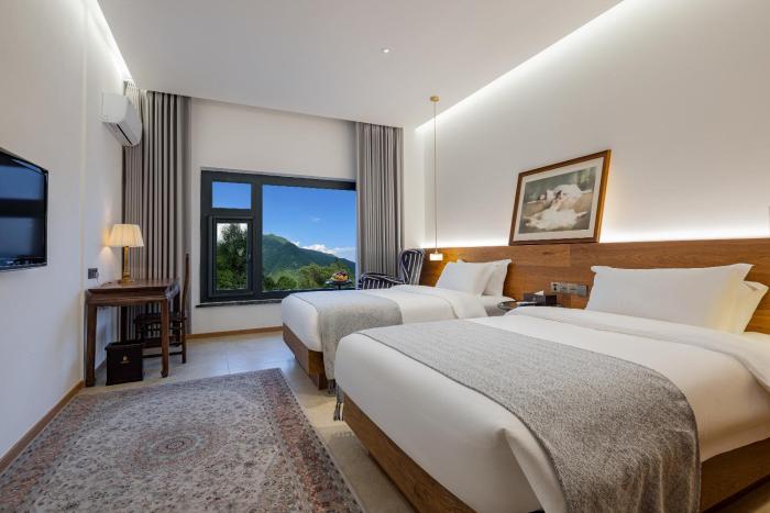 yunfu mid hill resort hotel