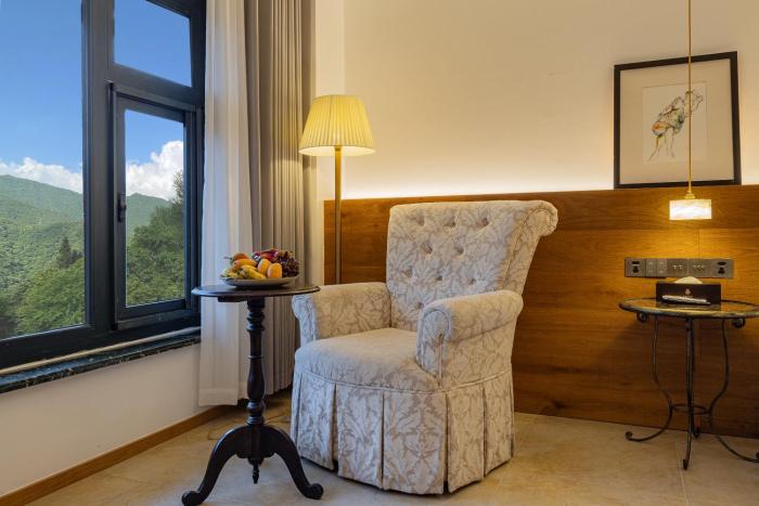yunfu mid hill resort hotel