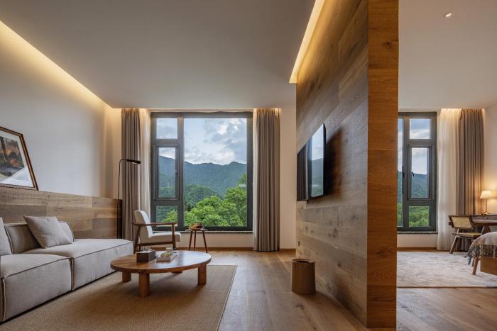 yunfu mid hill resort hotel