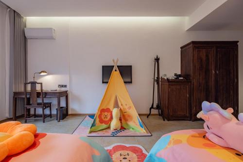 yunfu mid hill resort hotel