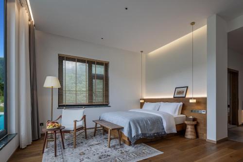 yunfu mid hill resort hotel