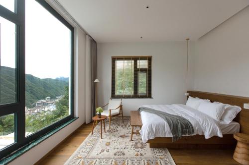 yunfu mid hill resort hotel