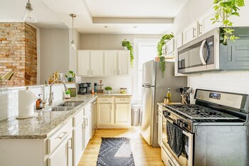 Jungle House Boutique Lofts – Downtown Columbus & Short North,,5 star