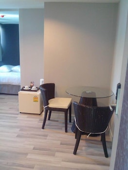 nantra ploenchit