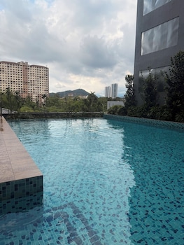 Downtown Retreat 2Br At Neu Suites,,4 star