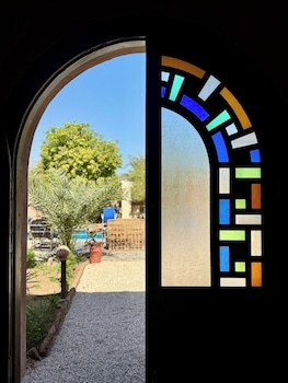 eljuneina villas