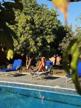 Eljuneina Villas,,4 star