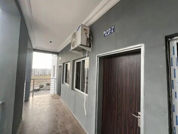 Metrohut Service Apartments,,5 star
