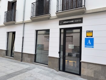 urban cube hostel granada