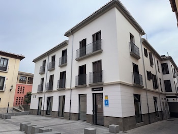 urban cube hostel granada