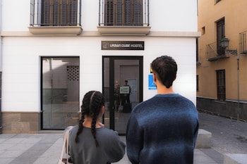 urban cube hostel granada